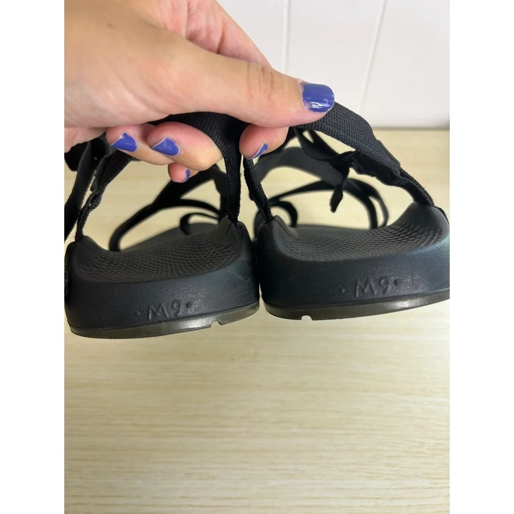 Chaco Sandals Men Size 9 Black Z/2 Classic Strappy Toe Loop Hiking Gorpcore USA